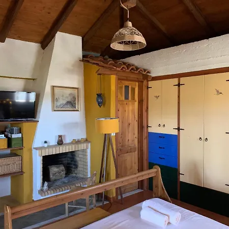 Mavilia Traditional * Lygourio