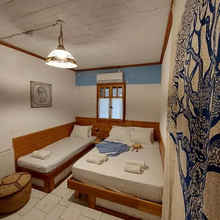 Mavilia Traditional *