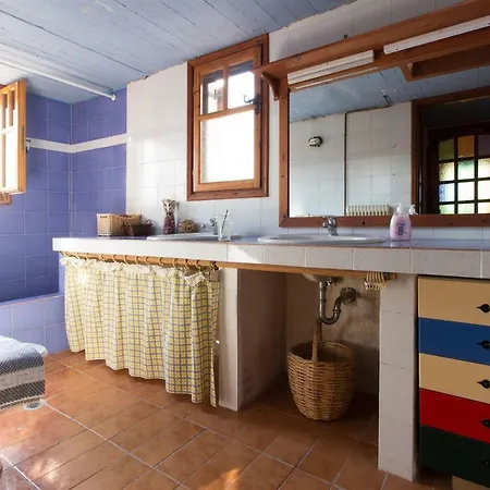 Daire Mavilia Traditional Lygourio