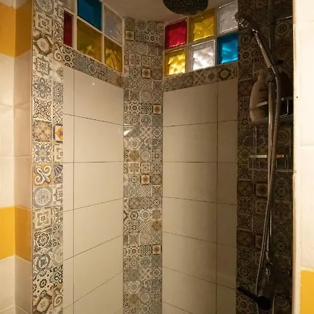 Daire Mavilia Traditional *