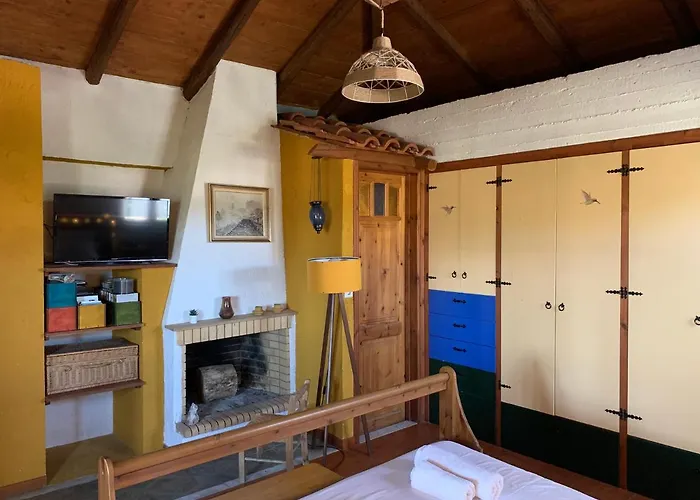 Mavilia Traditional * Lygourio