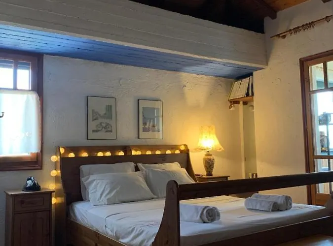 Mavilia Traditional Лигурион