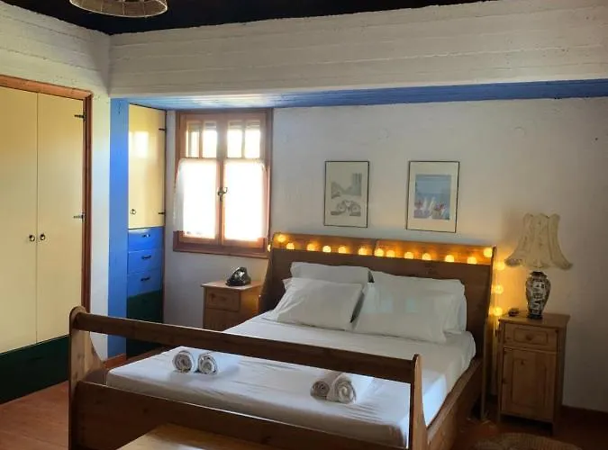 Mavilia Traditional Ligourion